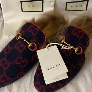 Size 38 - Gucci Princeton Mules genuine Lamb Fur, Navy and Red